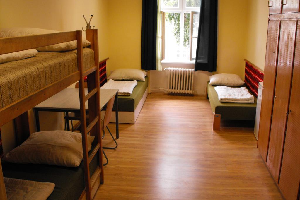 Mogyorodi Hostel Budapest Exterior photo